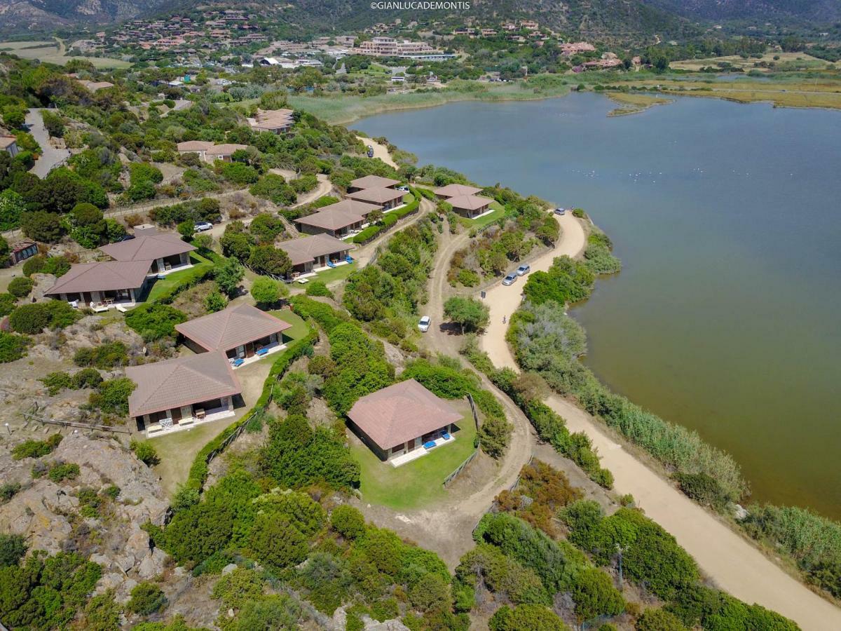 Case Sul Mare Residenze Di Bes Chia Esterno foto